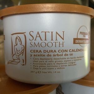 Satin smooth calendula gold hard wax with tea tree excellent for bikini. Wax